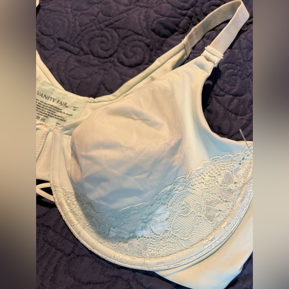 44 Vanity Fair Mint green bra.  Like new excellent condition. - Picture 3 of 5